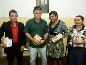 Prefeito da cidade de Simão Dias recebe membros da IASD em seu gabinete 