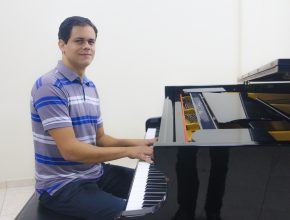 Esta não é a primeira vez que o compositor e regente Gerson Salcedo tem suas músicas registradas pelo músico Jader Santos