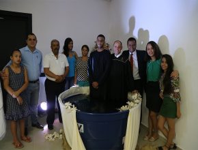 Familiares e amigos acompanharam o batismo do jovem Otávio Henrique