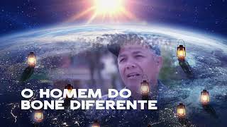 26. O homem do boné diferente