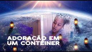 37. Adoração em um container