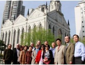 Pr. Ted Wilson y líderes de la Iglesia visitan creyentes en China
