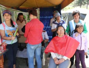 Conquistadores donan cabellos a los niños con cáncer