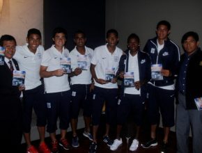 Deportistas profesionales reciben libro La Gran Esperanza en Perú