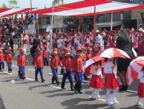 Fervor patriótico en los colegios adventistas de Trujillo