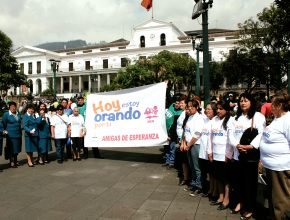Adventistas en Ecuador repartieron doscientos desayunos y doscientas oraciones