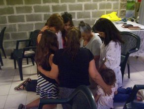 Iglesias vibraron con el poder de la oración, en Argentina