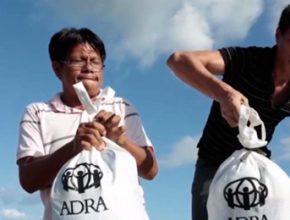 Video muestra imágenes de la devastación en Filipinas y el trabajo de ADRA