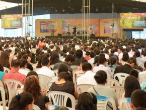 Miles participan del lanzamiento del V Seminario de Enriquecimiento Espiritual