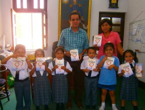 Niños de Lambayeque entregan “La Única Esperanza” a la primera autoridad de la ciudad