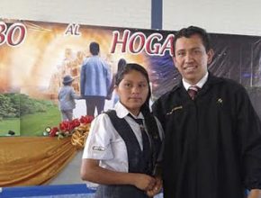Más de 50 alumnos entregan sus vidas a Cristo