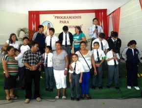 Semana de oración en colegios adventistas comparte La Única Esperanza.