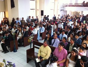 31 parejas dieron el sí en matrimonio masivo organizado por la Iglesia Adventista en Perú