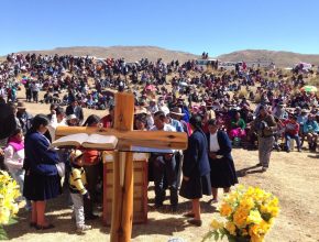 Cerca de cuatro mil personas encontraron la esperanza en gran caravana, en Perú