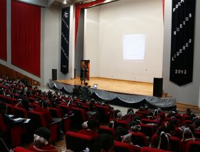 Colegio Nacional de Mujeres en Perú es prevenido contra el abuso sexual de menores