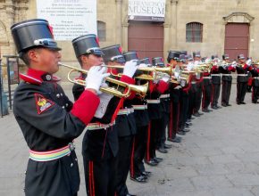 Bandas de Música de colegios adventistas homenajean a Bolivia y medios lo destacan