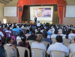 Más de 600 personas asisten al Seminario de Liderazgo en Santa Cruz