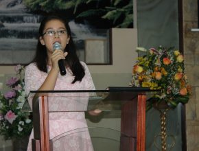 “Héroe de verdad” moviliza a niños predicadores en el Sur de Ecuador