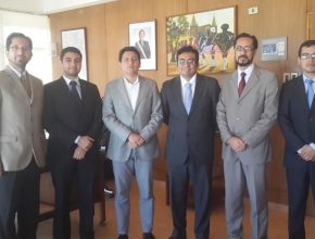 Pastores saludan a ex alumno de Colegio Adventista de Iquique, ahora como Gobernador