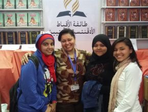 Egipto: adventistas distribuyen miles de ejemplares El Camino a Cristo