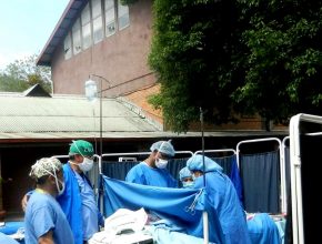 Destacado portal de la India destaca trabajo de anastesiólogo adventista en Nepal