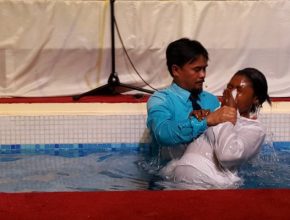 11 nuevos creyentes son bautizados en Oriente Medio