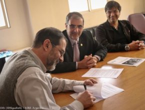 Firman convenio a favor de refugiados y solicitantes de asilo en Argentina
