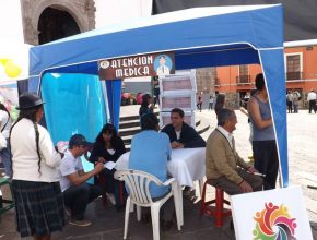 Feria de salud capta estudiantes de la Biblia en Ecuador