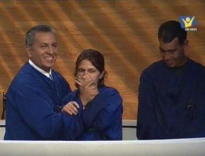 Participan del bautismo de su único hijo y deciden seguir a Cristo