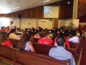 Iglesias de Santiago participan de programa de capacitación para Semana Santa
