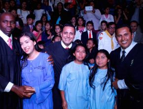 Decenas de personas fueron impactadas con campaña Esperanza Viva en Ecuador