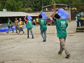 Comunidades remotas afectadas por terremoto reciben ayuda de Agencia Adventista