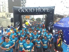 Invidentes y público en general participaron de maratón en Perú