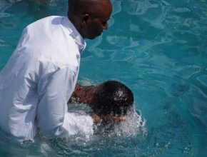 Califican de milagro más de 100 mil bautismo en Ruanda