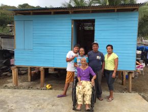 Afectados por sismo reciben viviendas por parte de Agencia Adventista