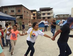 Juventud adventista comparte esperanza en Manta, Ecuador