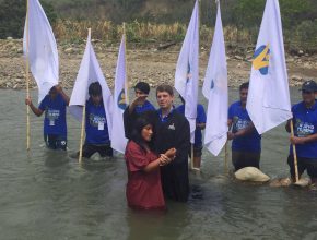 Oyentes de Radio Nuevo Tiempo son bautizados en Bolivia
