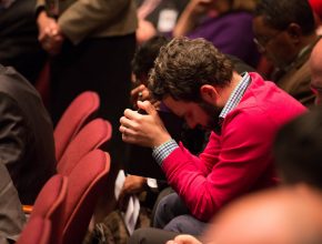 Concilio aprueba medida para incentivar la adhesión a decisiones de la iglesia