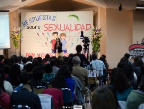 Adolescentes participan en encuentro sobre sexualidad en Chile