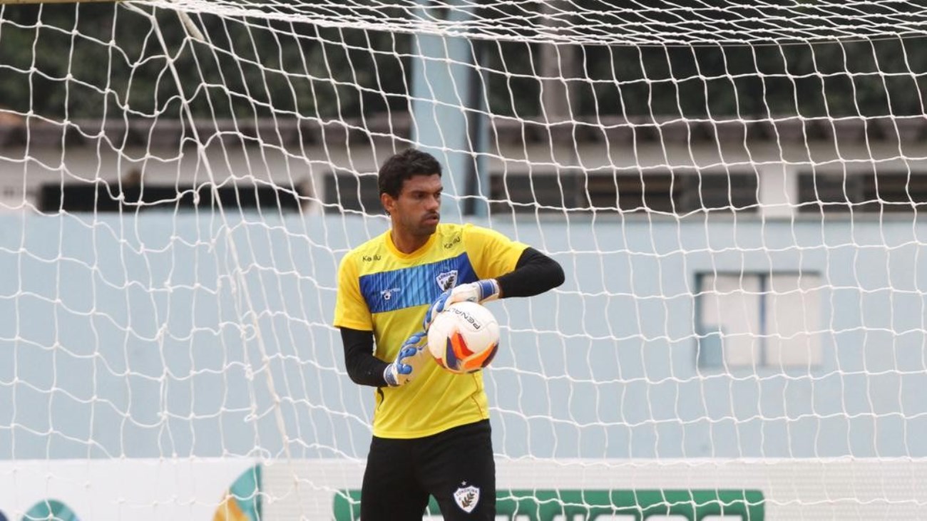 Vitor fue reconocido a nivel nacional actuando en el club Londrina.