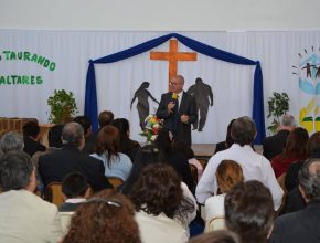 Restaurando altares en Comodoro Rivadavia