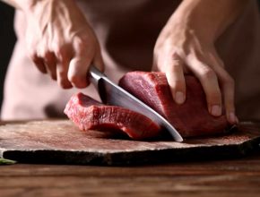 Médico explica riesgos del consumo de carne