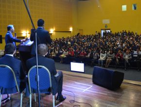 Refuerzan sentido misional a 560 estudiantes universitarios