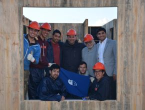 Jóvenes voluntarios construyeron casas y al mismo tiempo reconstruyen vidas