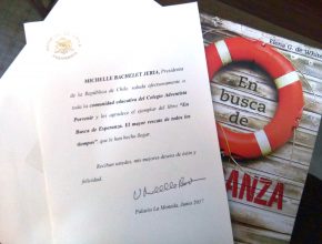 Presidenta de Chile agradece recibir libro misionero