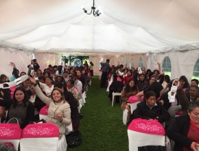 Mujeres ecuatorianas se preparan para ser fuertes espiritualmente