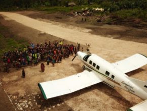 Aviación adventista hace su primer vuelo a una villa remota