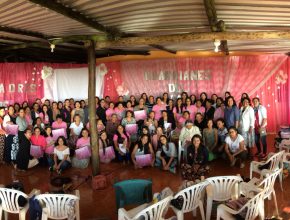 Damas se comprometieron a ser “Guardianas del hogar” en Ecuador