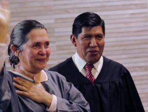 Mujer se bautiza como resultado de una Iglesia Receptiva