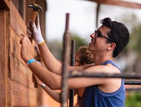 Voluntarios construyen escuela técnica en el interior del Amazonas
